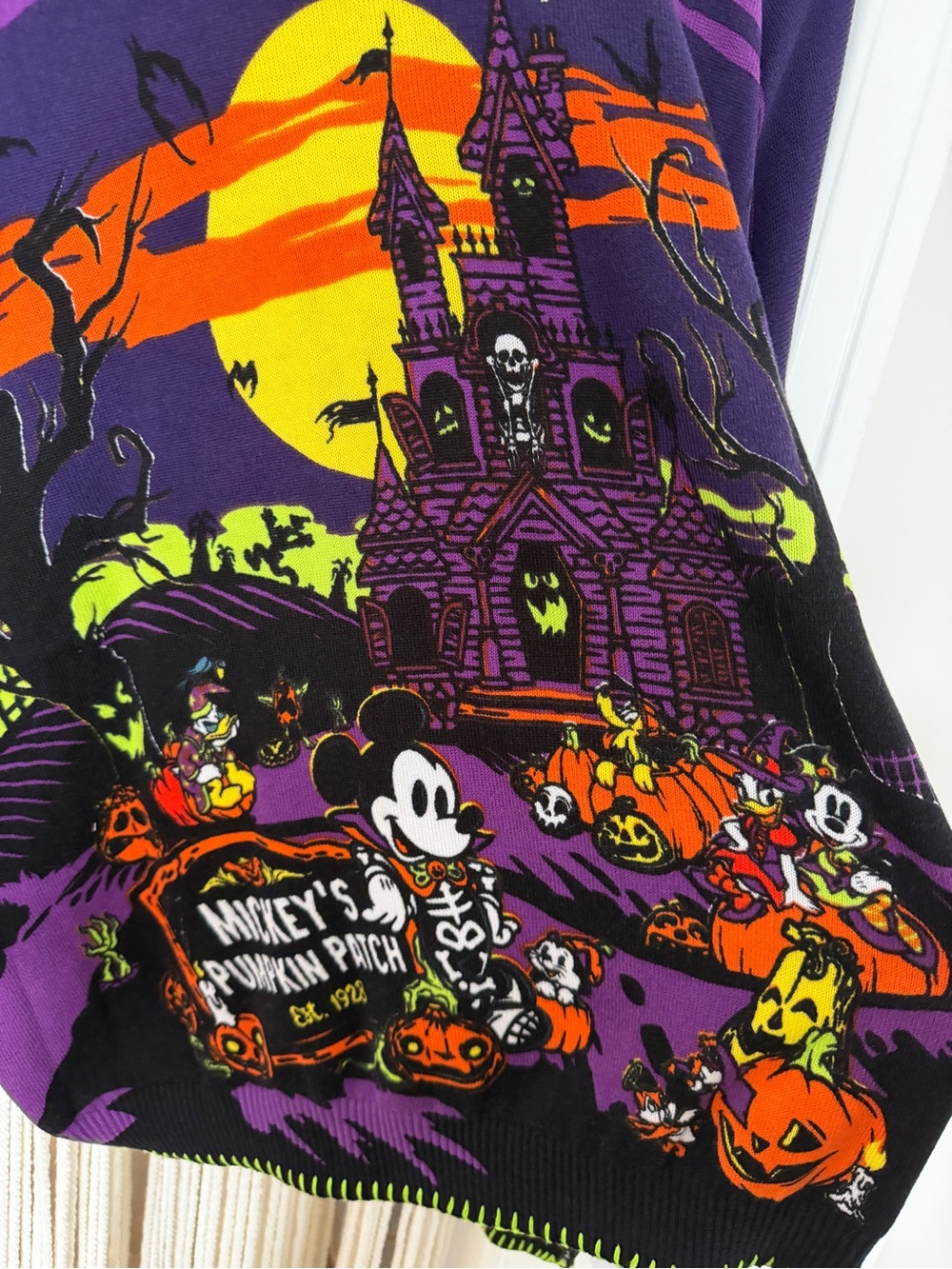 NWOT Disney Halloween Mickeys pumping patch sweater - L - Picture 2 of 8
